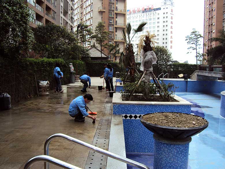游泳池開荒保潔.jpg